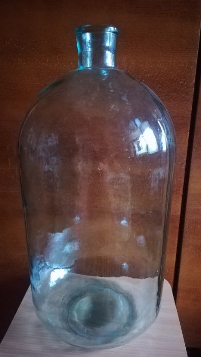 Бутыль 20 литров.