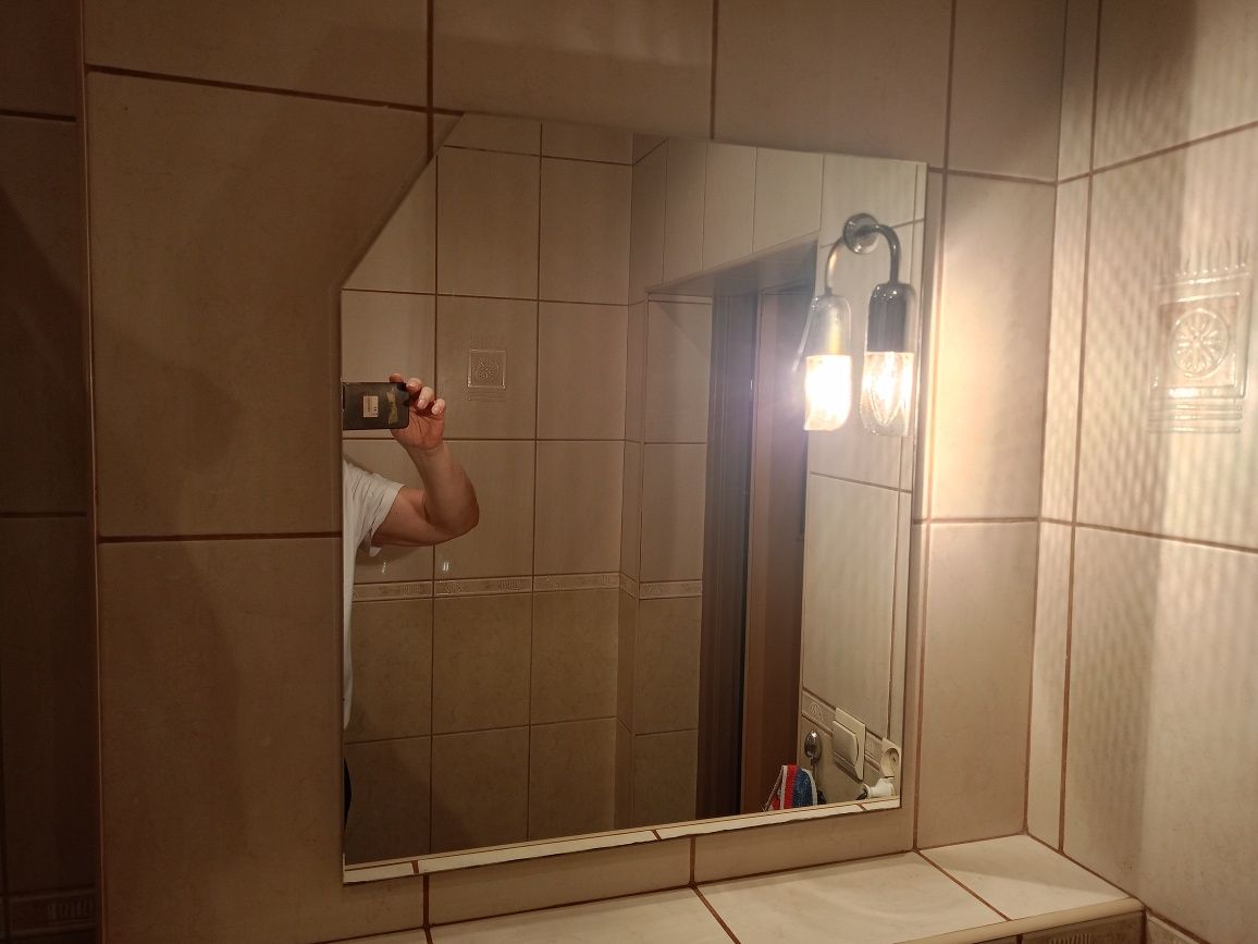 lustro łazienkowe z oświetleniem