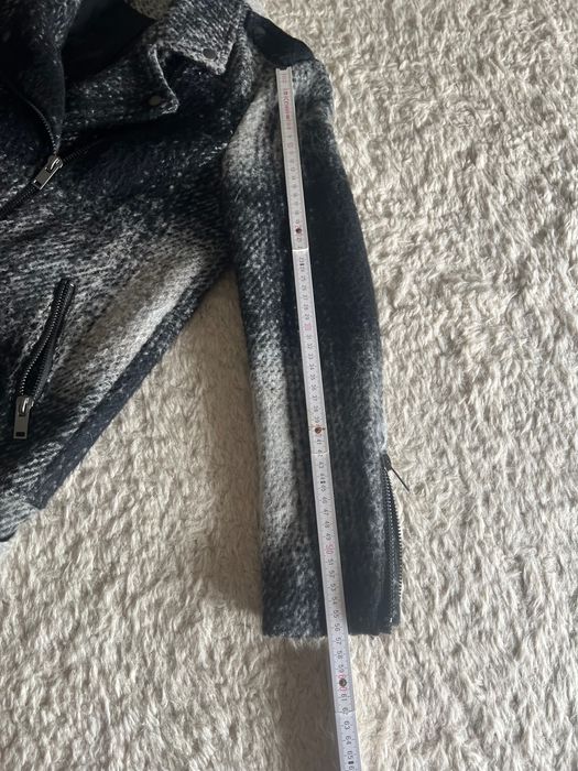 Materiałowa ramoneska