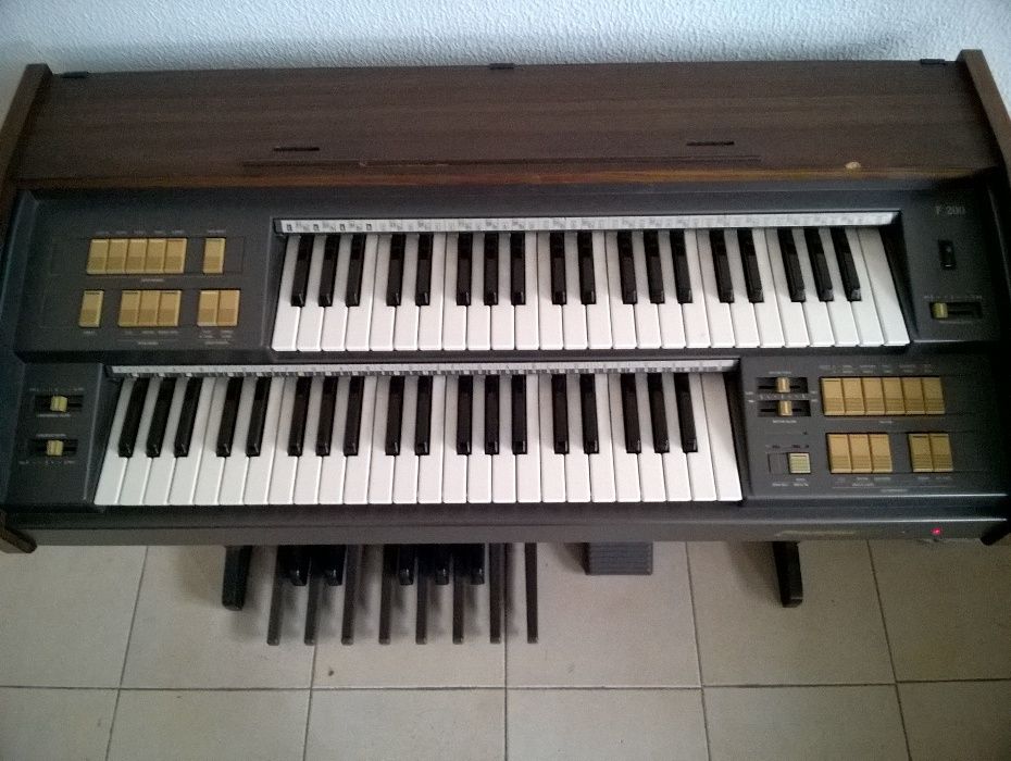 Orgão (/"Piano") Marca: Farfisa ; Modelo: F200 (*Oferta)