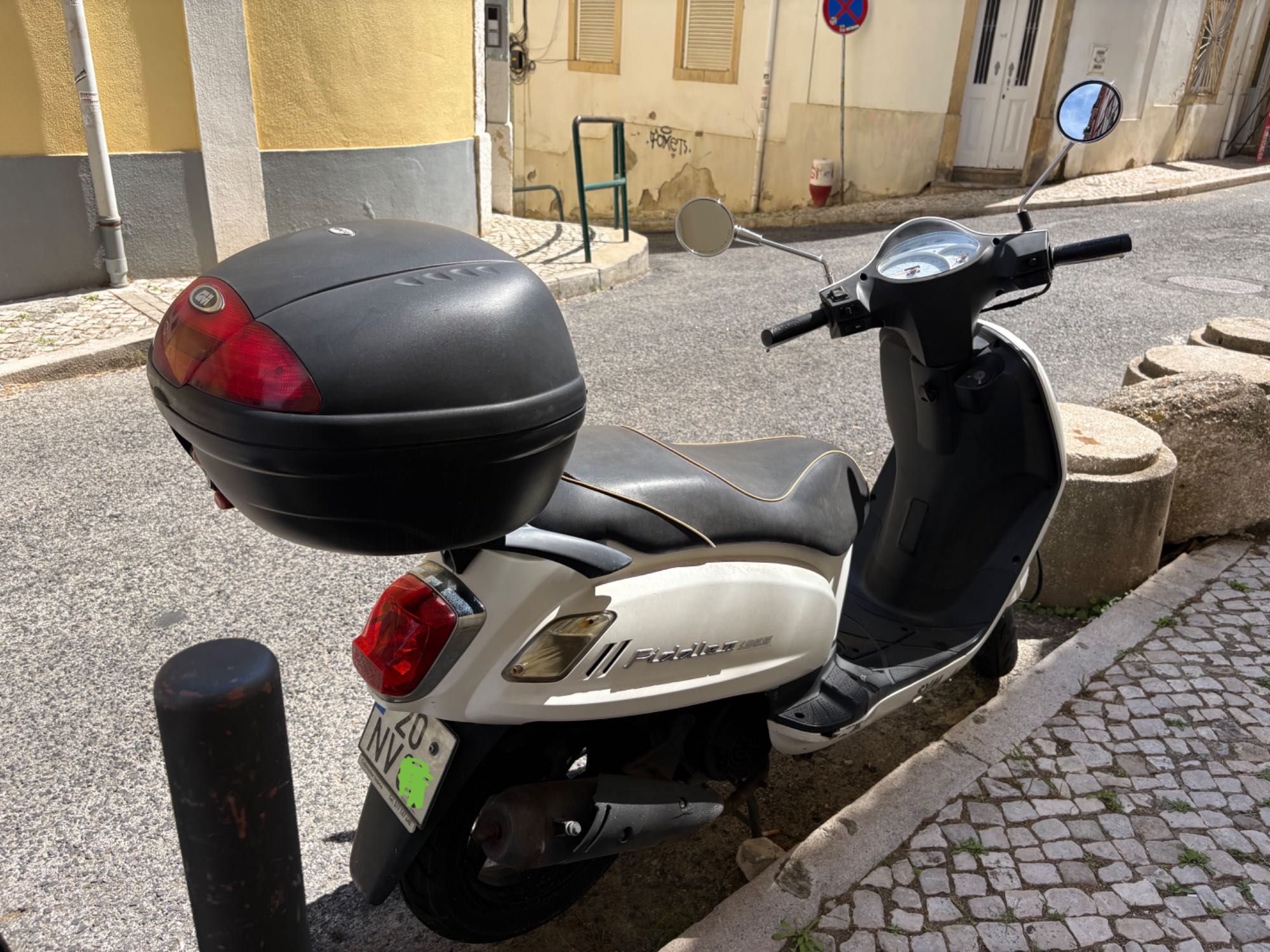 Sym Fiddle com 21 150 Km + Caixa GIVI para 2 capacetes