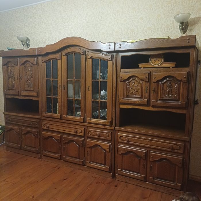 Sprzedam antyk szafę z drzewa