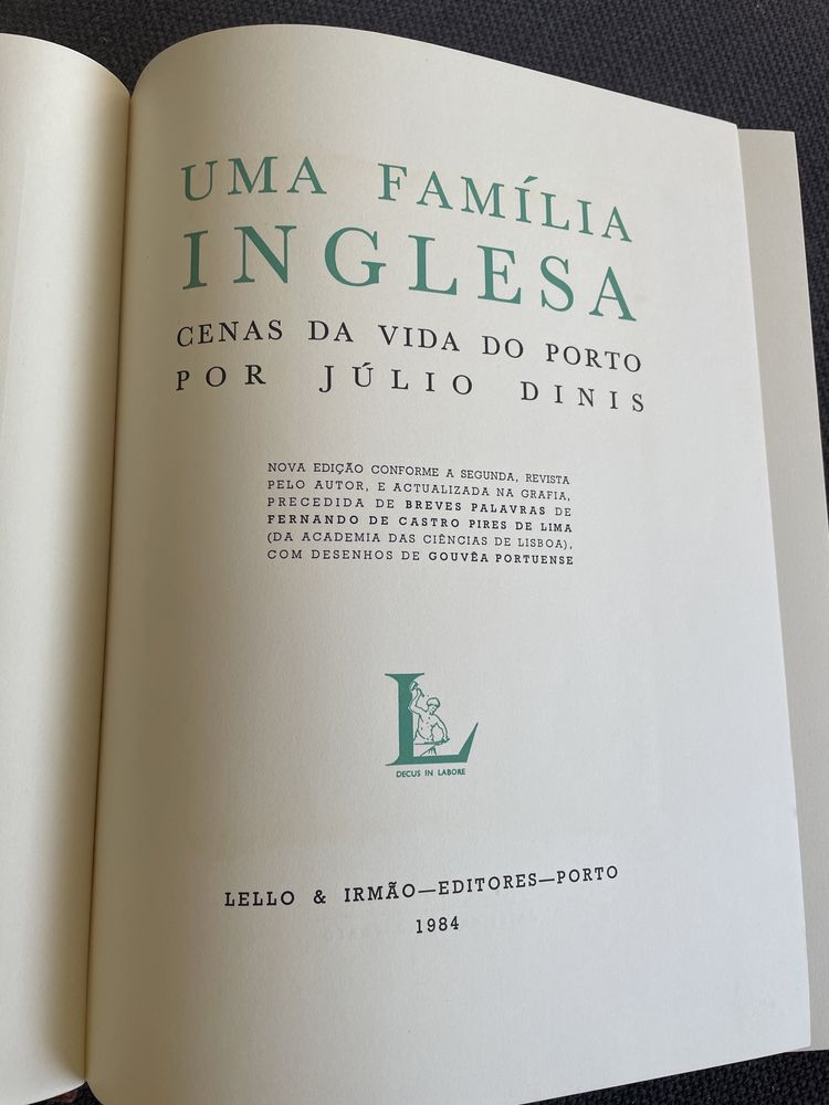 Livro Uma familia inglesa