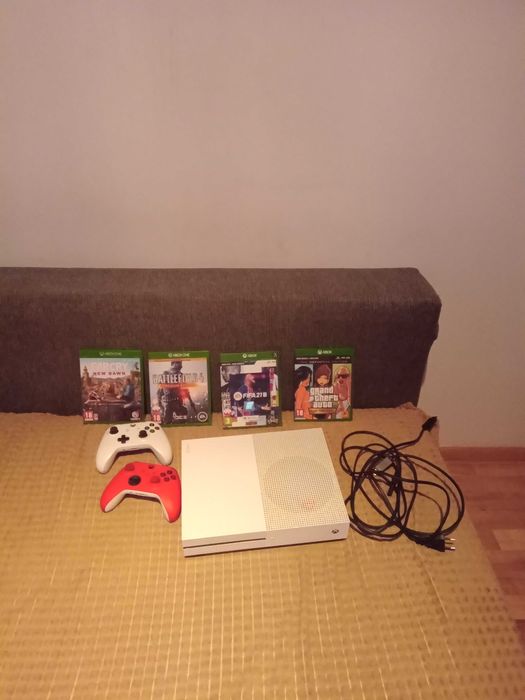 Konsola xbox one s z 2 padami i 4 grami