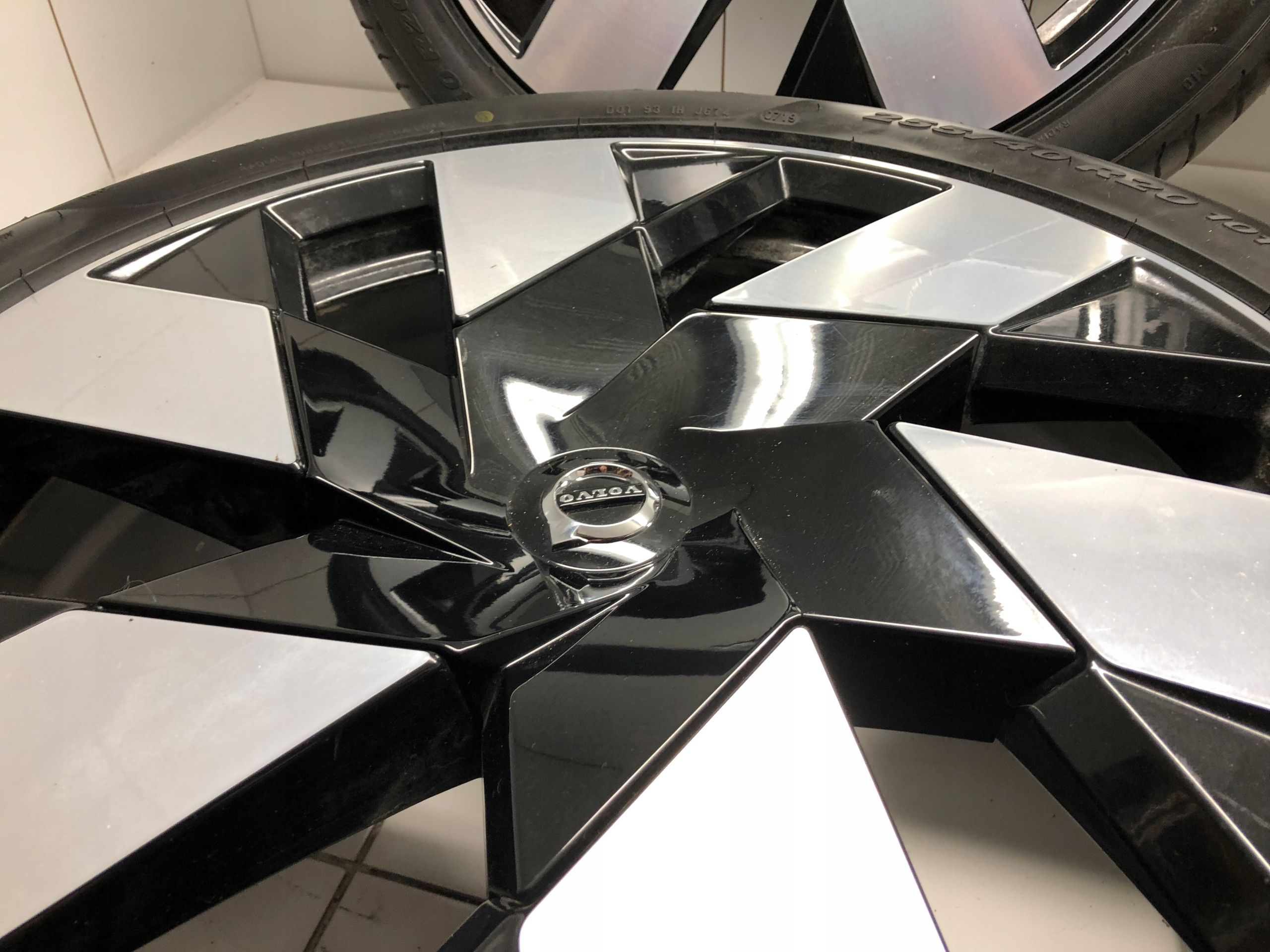 Kola Felgi 20 Volvo r Design XC40 XC60 Oem Nowe Opony