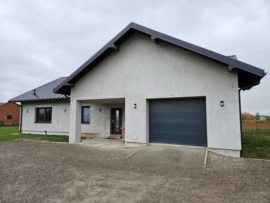 Dom parterowy 192m2 na działce 1896m2 - gotowy do zamieszkania