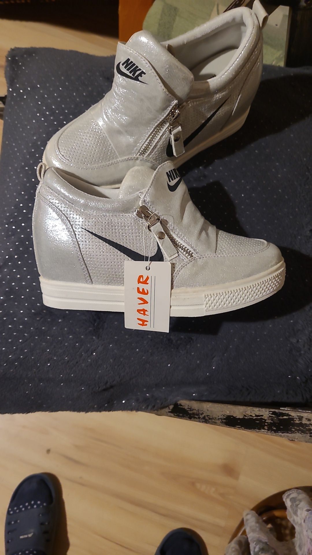 Buty sportowe na koturnie