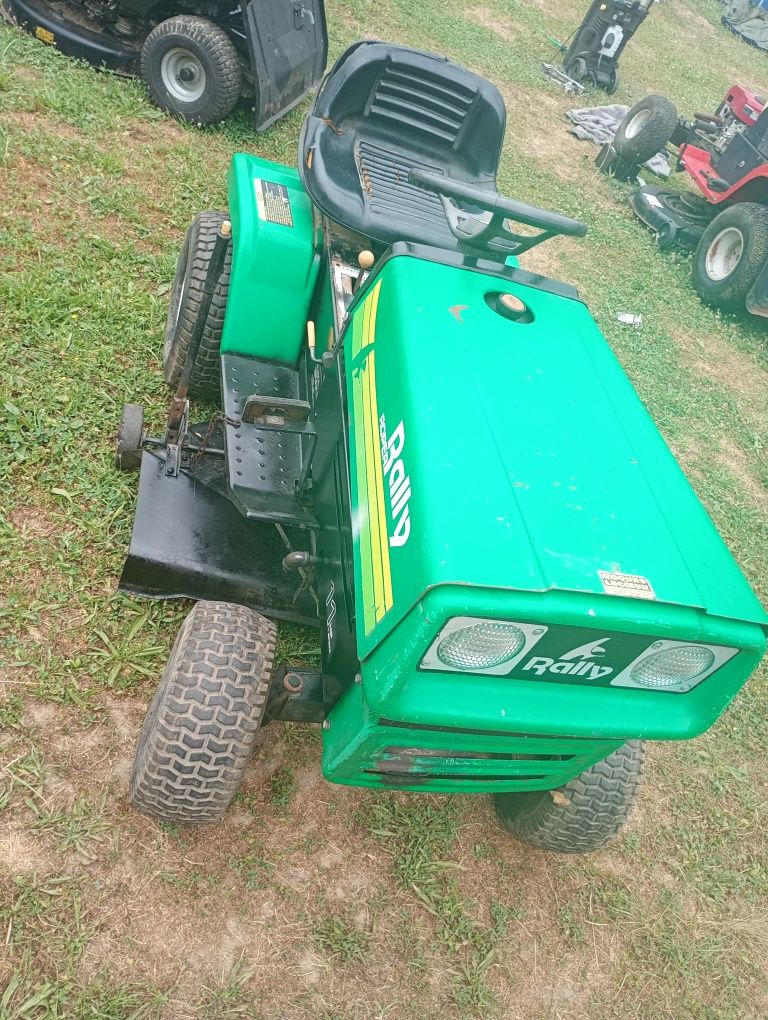 Tractor corta relva rally