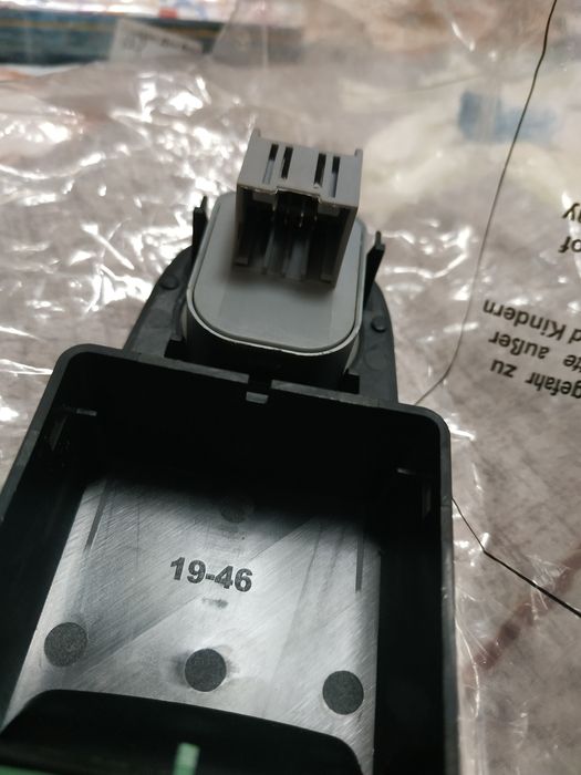 Блок управління дзеркалами та склопідіймачами