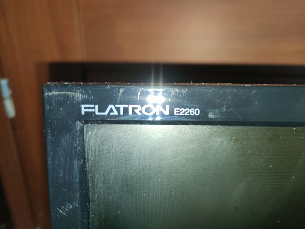 Monitor LG FLATRON E2260T 21,5'' panoramiczny mat + zasilacz