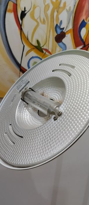 Candeeiro de pé em razoável estado