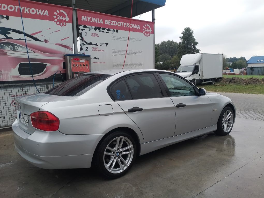 BMW E90 2litrowa benzyna