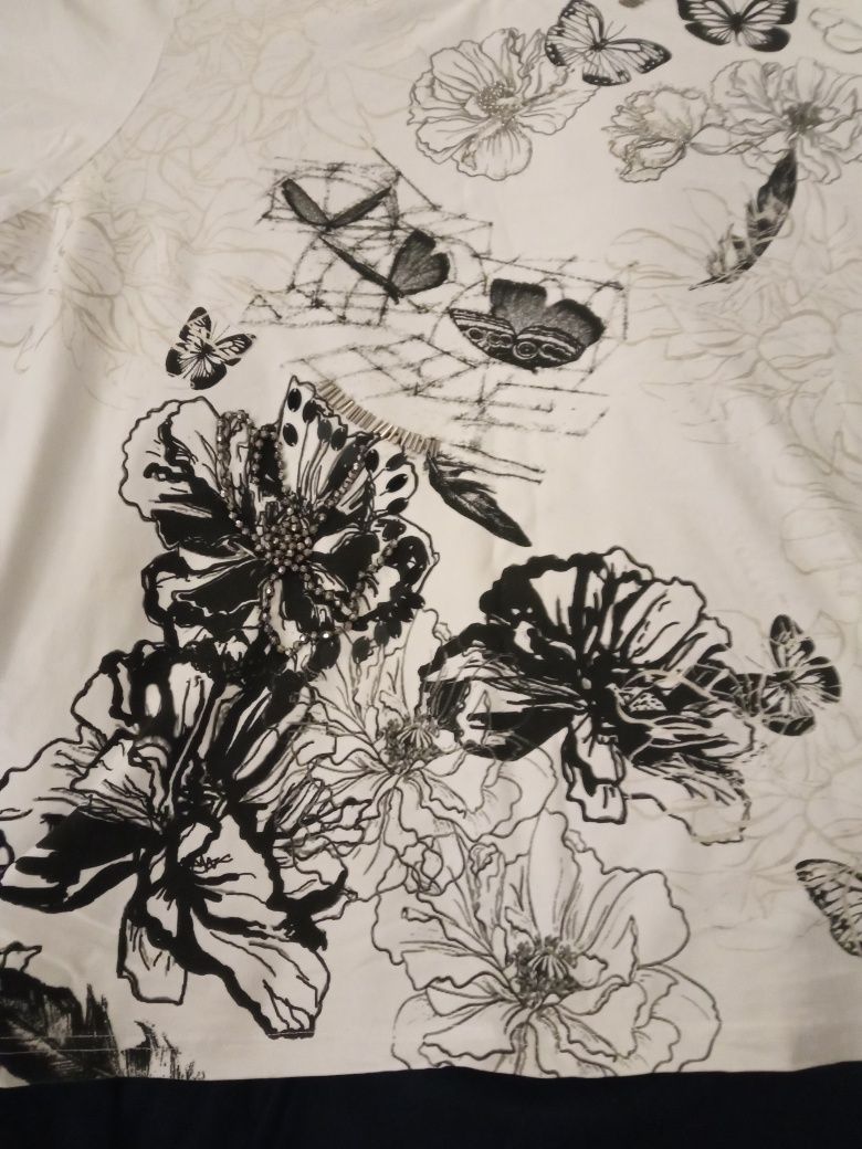 Bluzeczka biała w czarne kwiatki