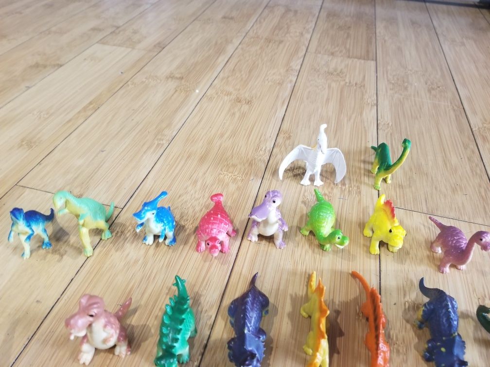 Kolekcja dinozaurów 32 sztuki