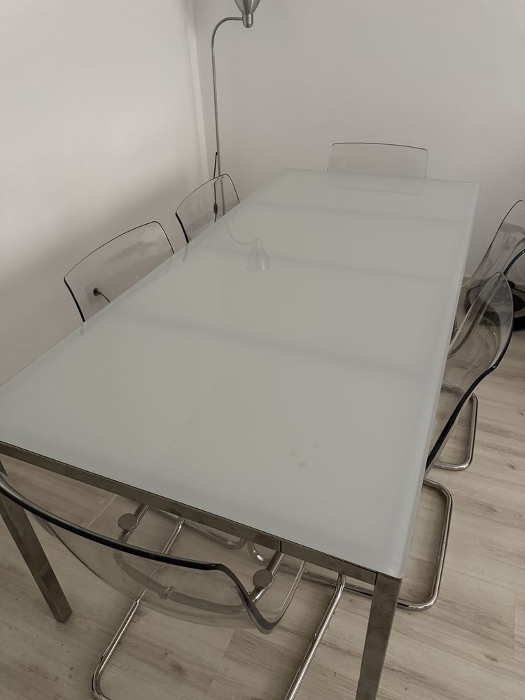 Conjunto de mesa com 6 cadeiras