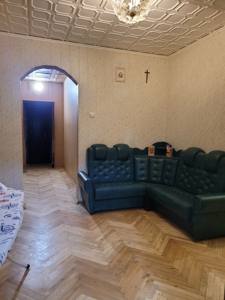 Оренда 2 км.кв.вул.Хоткевича(Вокзал),кімнати окремі.Можна 1 - 3 міс.