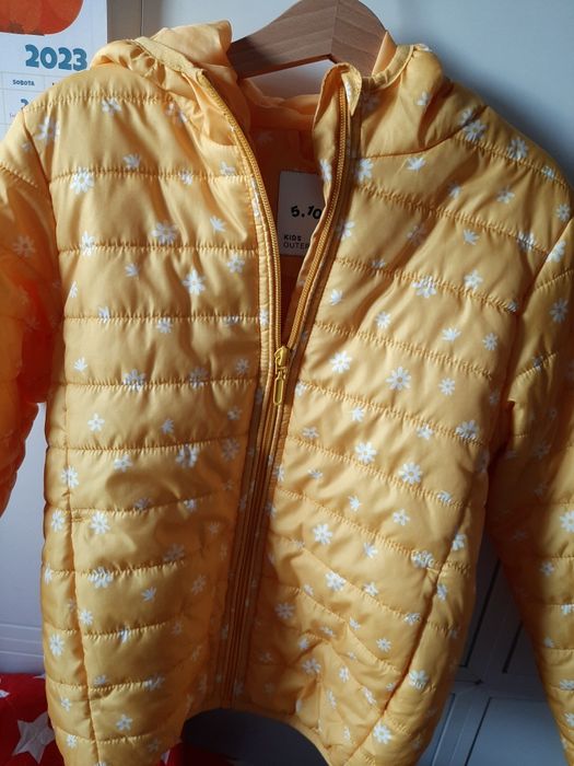 Kurtka pikowana "puchowka" 128 5.10.15  żółta kwiatki dziewczynka