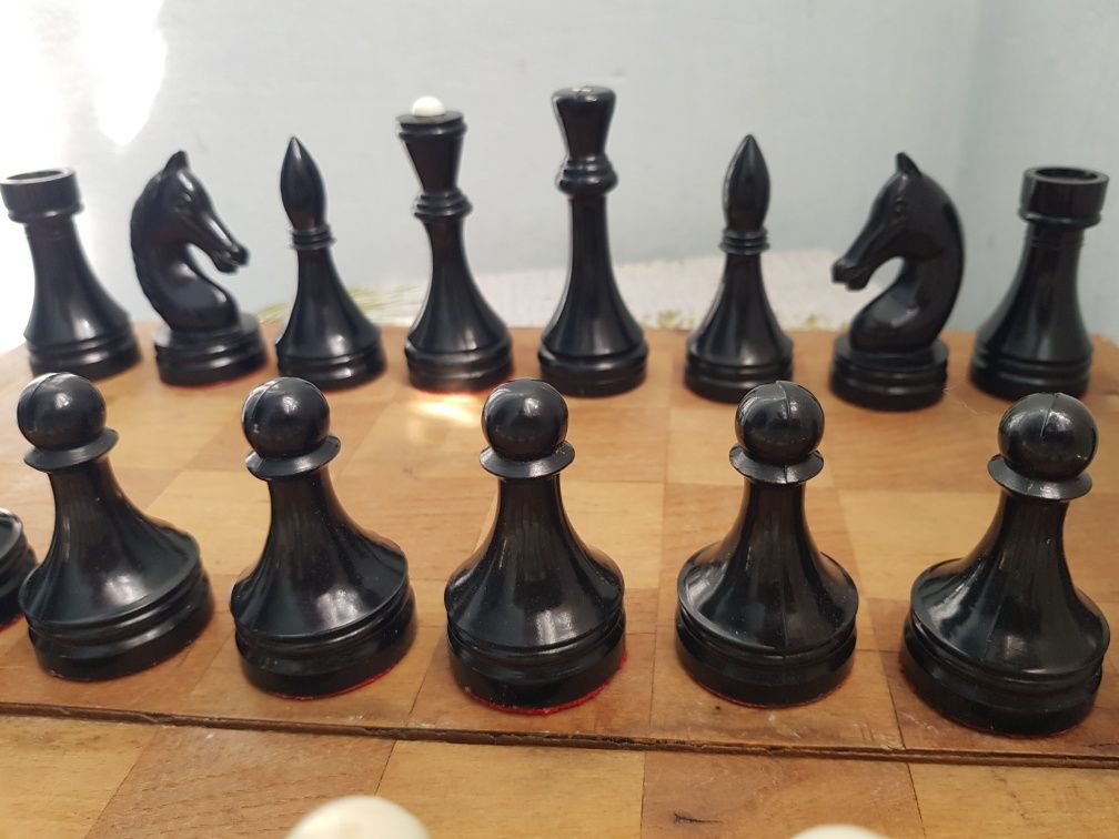 шахова доска 40/40см, дуже стара дубова. антикваріат