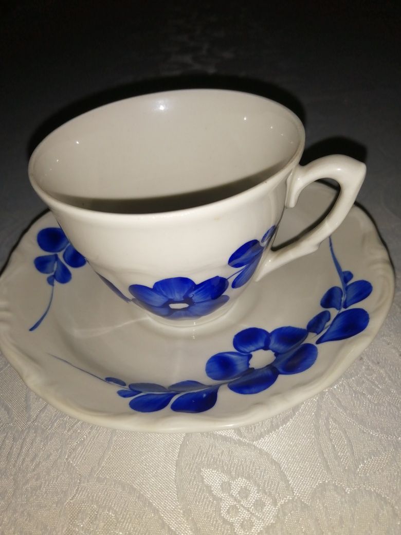 Zestaw kawowy z niebieskimi kwiatkami
