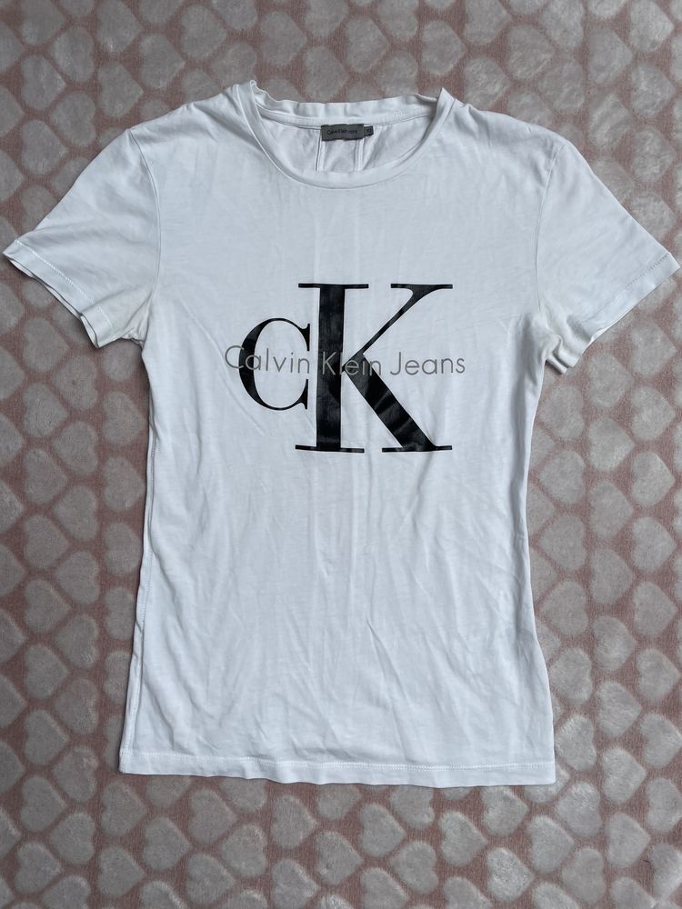 Biały t-shirt marki Calvin Klein jeans w rozmiarze XS 34 materiał pod