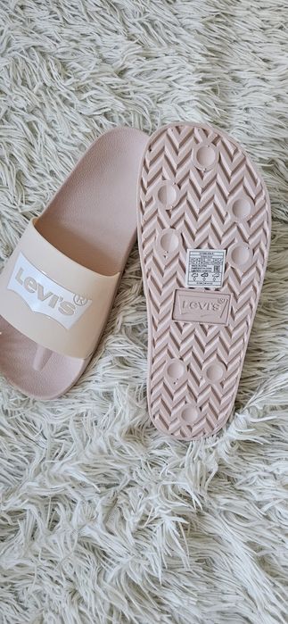 Levi's Klapki June basen różowe r 40