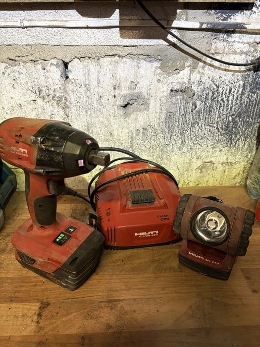Klicz udarowy hilti , lampa ladowarka , baterie Hilti