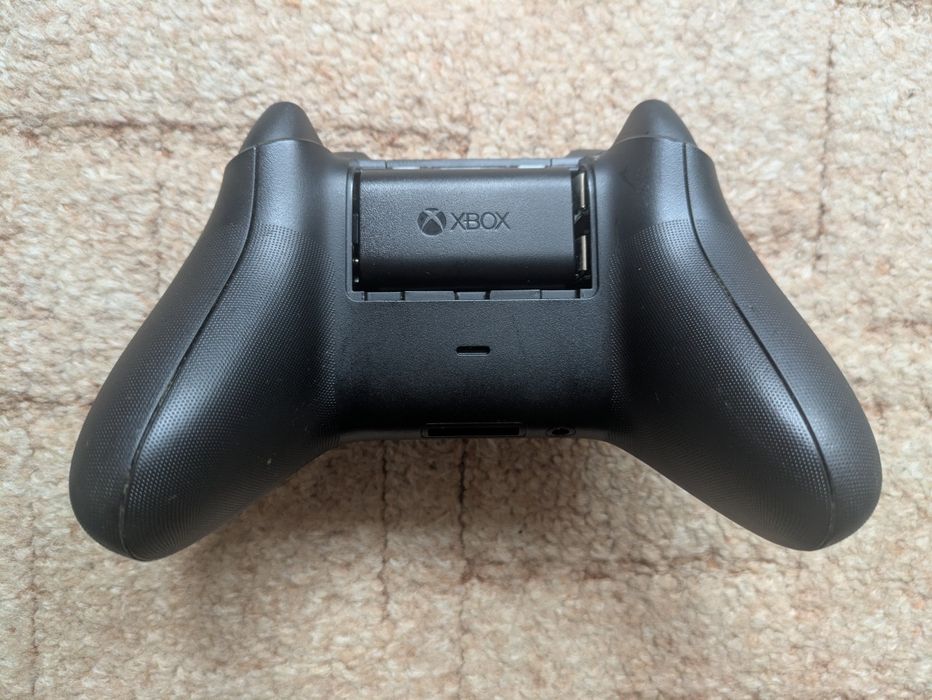 Оригінальний геймпад Xbox Series X з насадками та аккамулятором