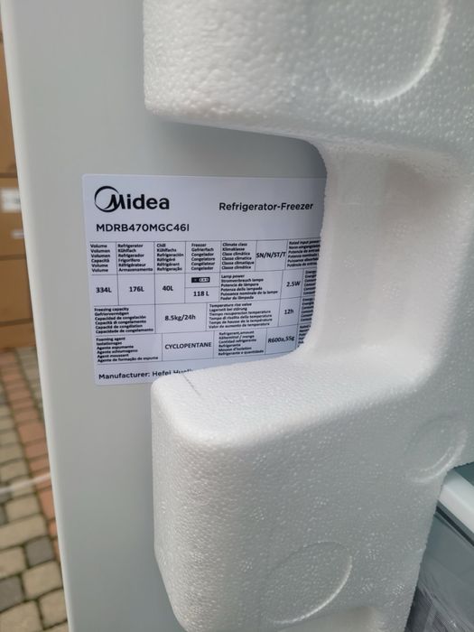 Хололильник Midea ноуфрост . Висота 185 см. Новий.