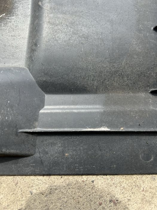 Защита двигуна бокова Dodge avenger 05116037 AA