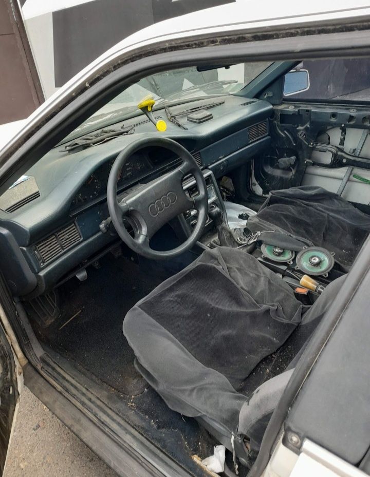 Продам ауді 100 с3 під востановлення!