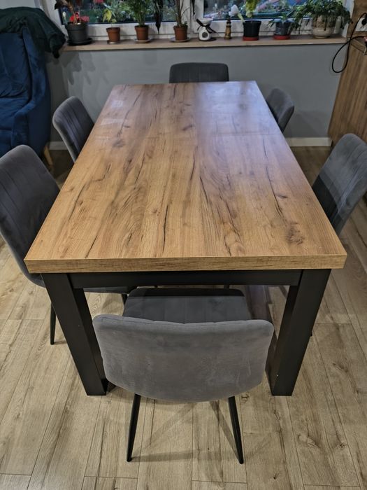 Stół do jadalni plus 6 krzeseł