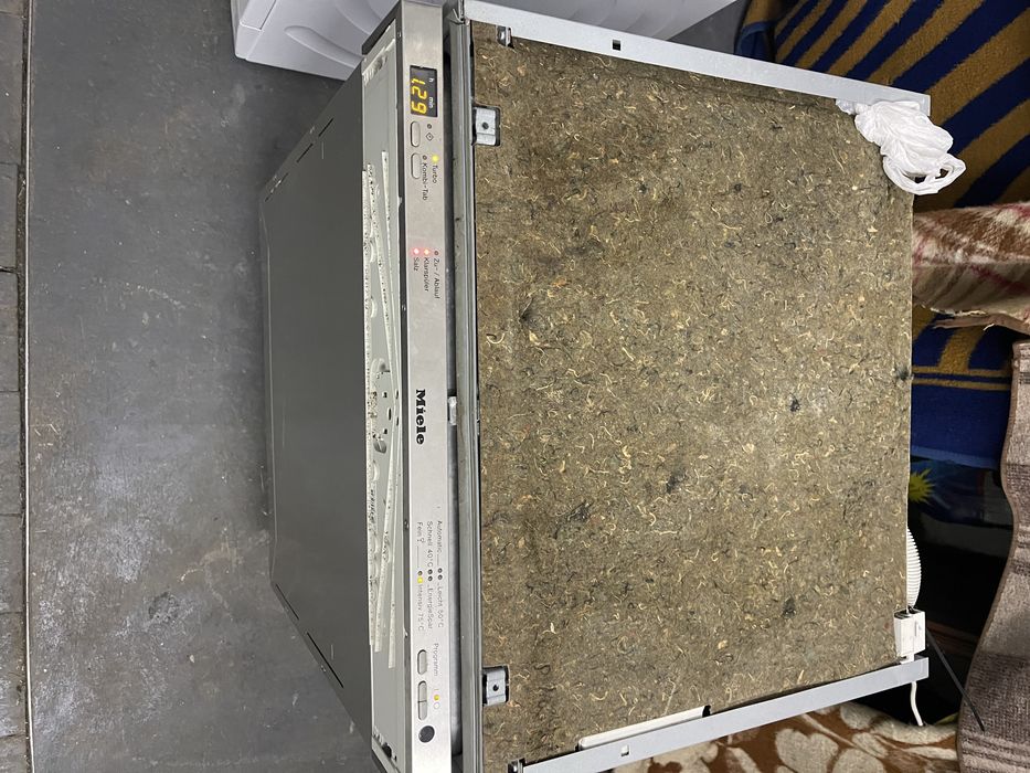 Посудомийна машина Miele під забудову