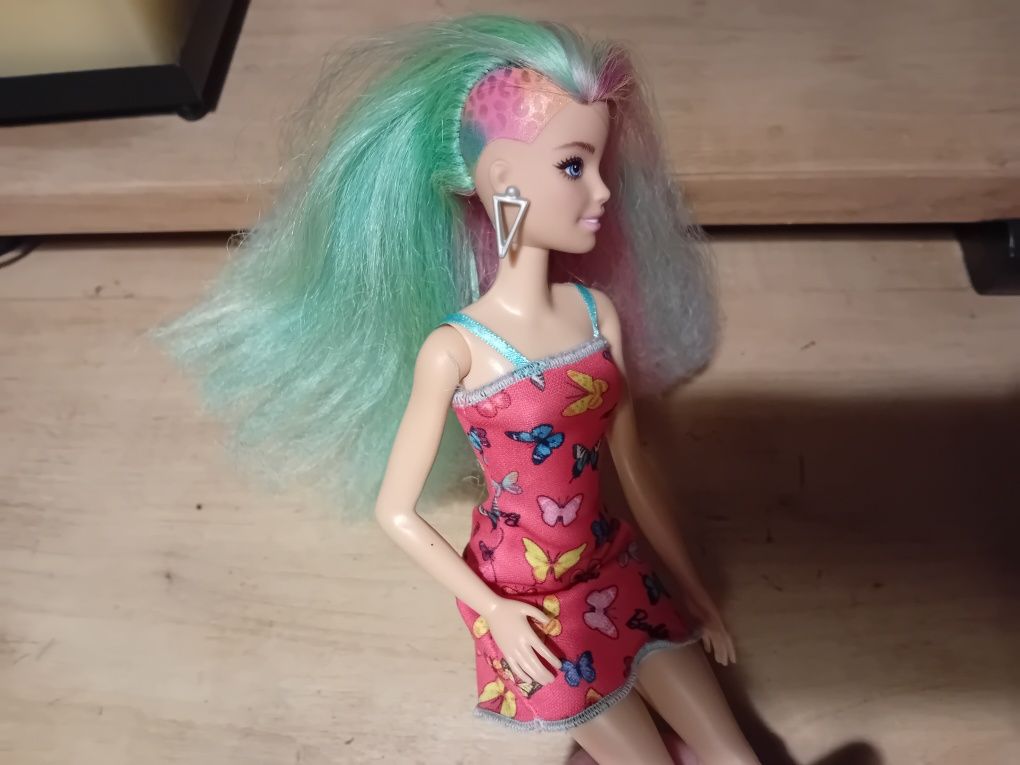 Mattel lalka Barbie, kolorowe włosy, tatuaż