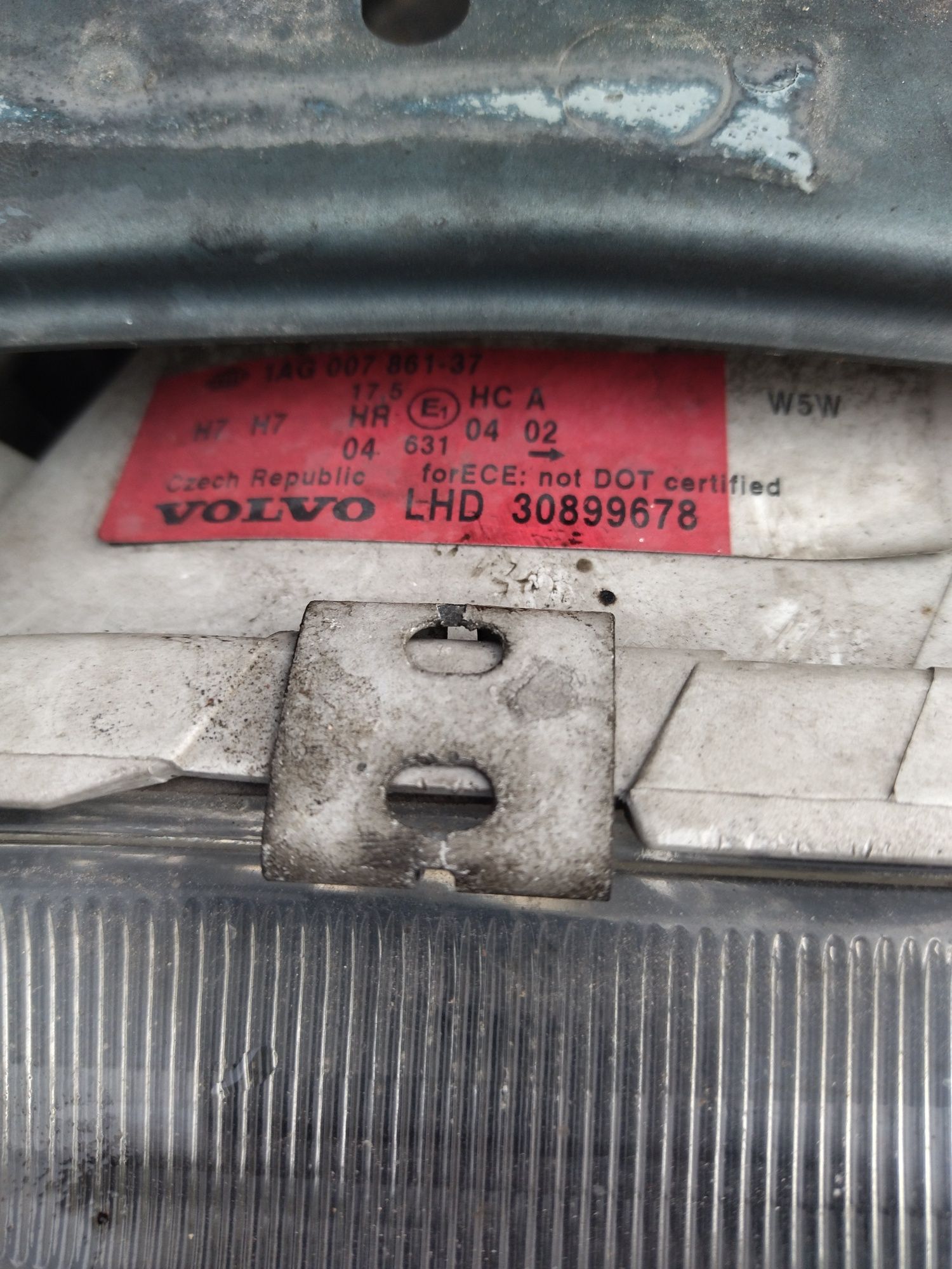 Volvo S40 V40FL Lift Lampa Lewy Przód Hella Czarne