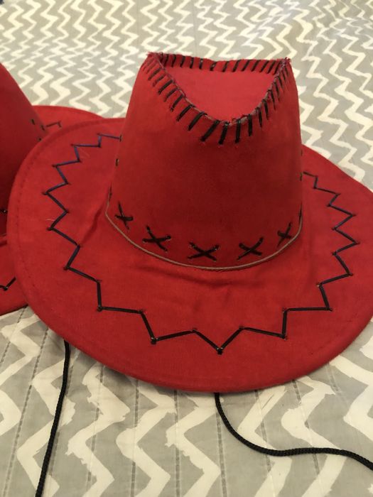 Kapelusz kowbojski czerwony