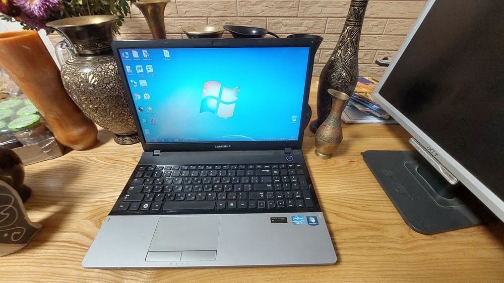Ноутбук  SAMSUNG