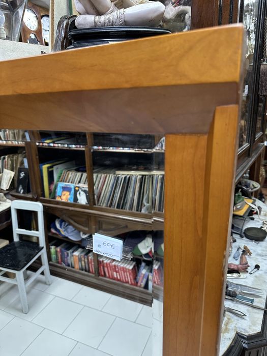 Espelho biselado com moldura em faia, medidas 164X110 cm