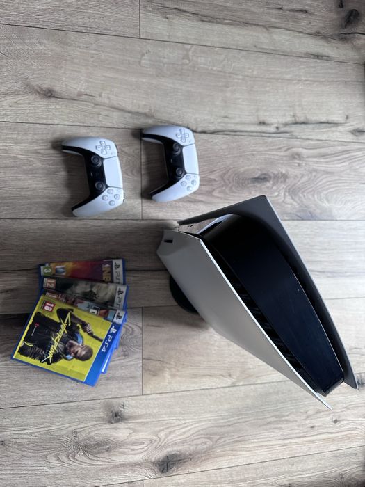 Playstation 5 (825 GB) + 2 pady Dualshock 5 + zestaw gier