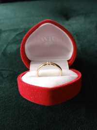 Złoty pierścionek zaręczynowy Savicki