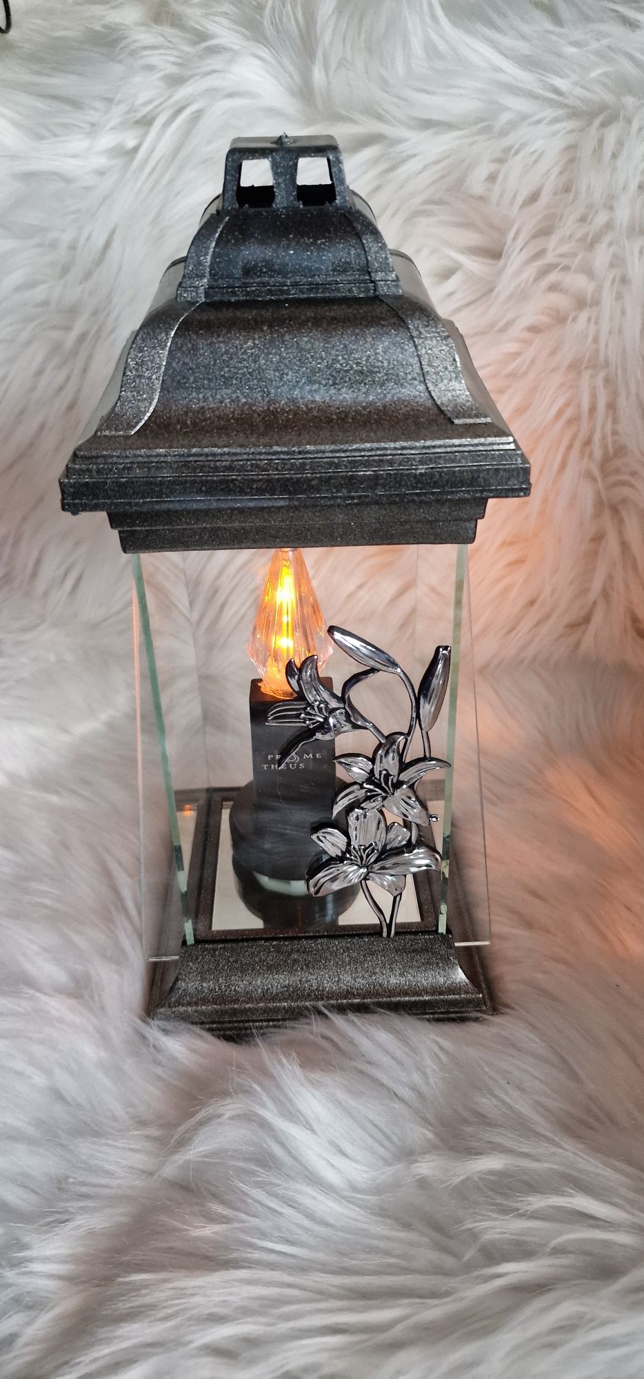Srebrny Znicz szklany Verona 32 cm srebrny kwiat
Znicz bez wkładu LED.