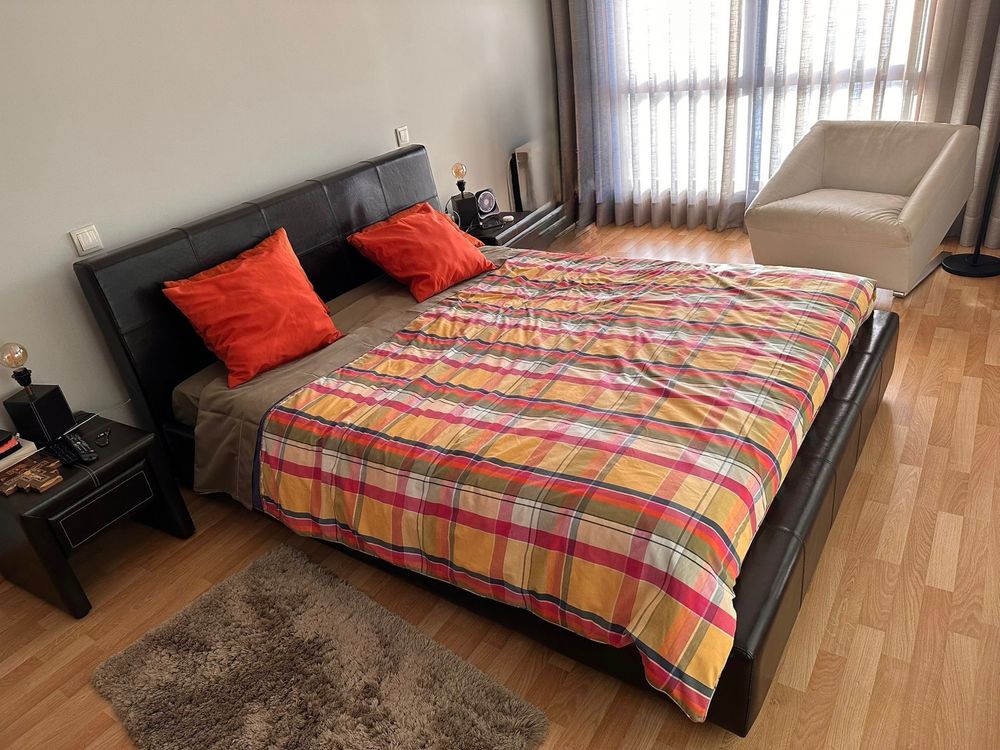 Cama 2,00 x 1,80 c/ mesas de cabeceiras