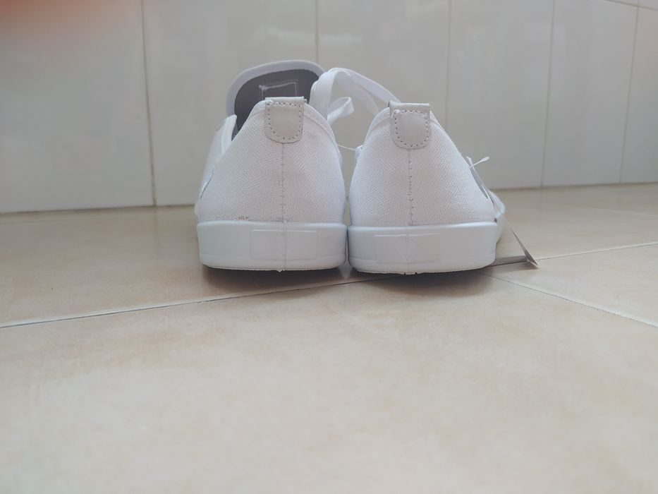 Sapatilhas brancas barefoot