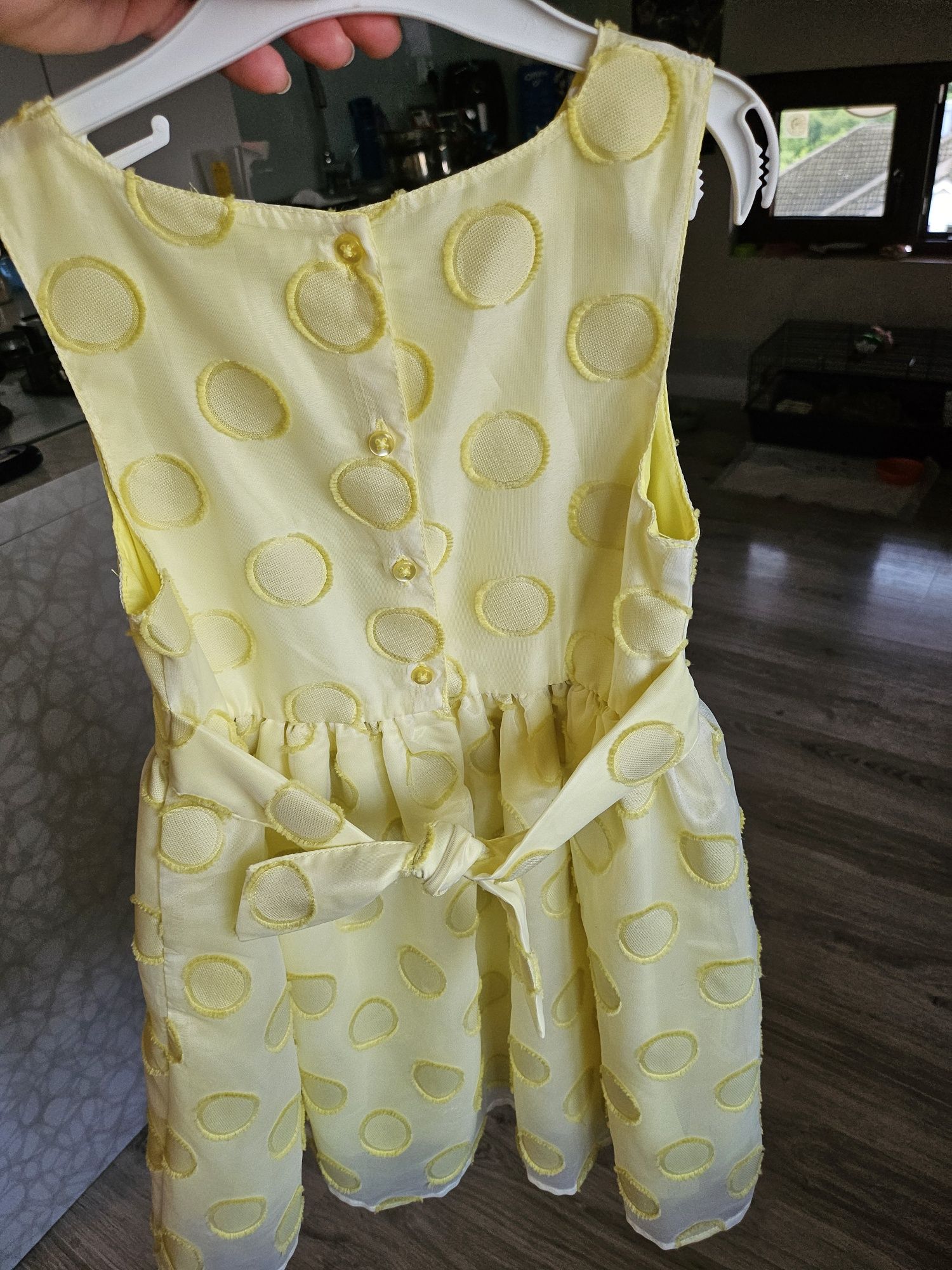 Sukienka w grochy r.122