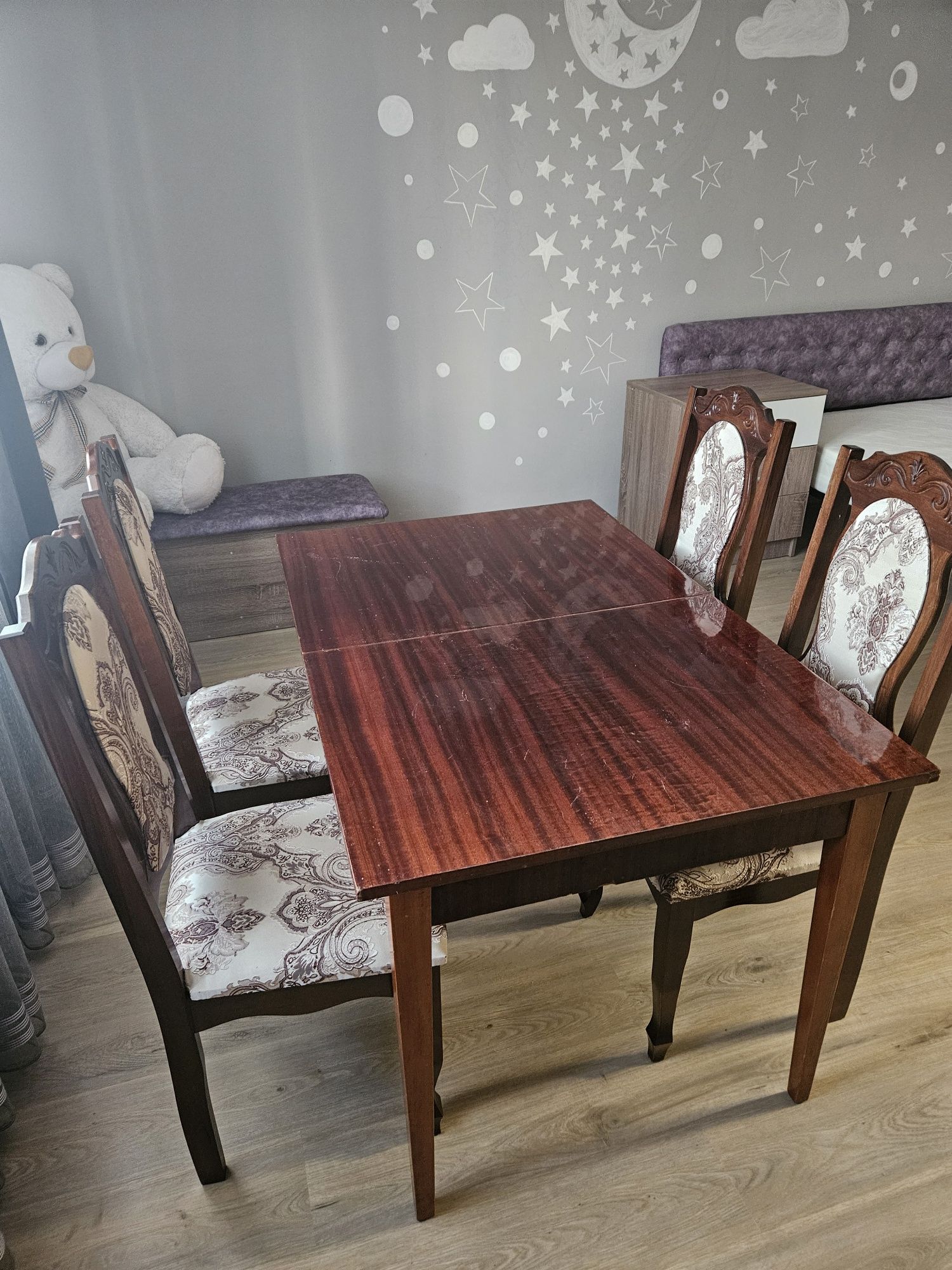 Продам стіл і 4 стільці