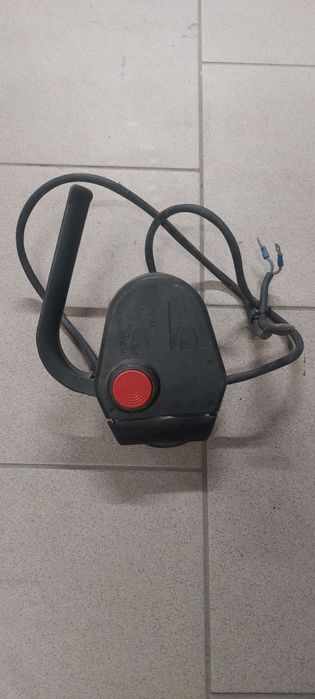 Włącznik kosiarki areatora