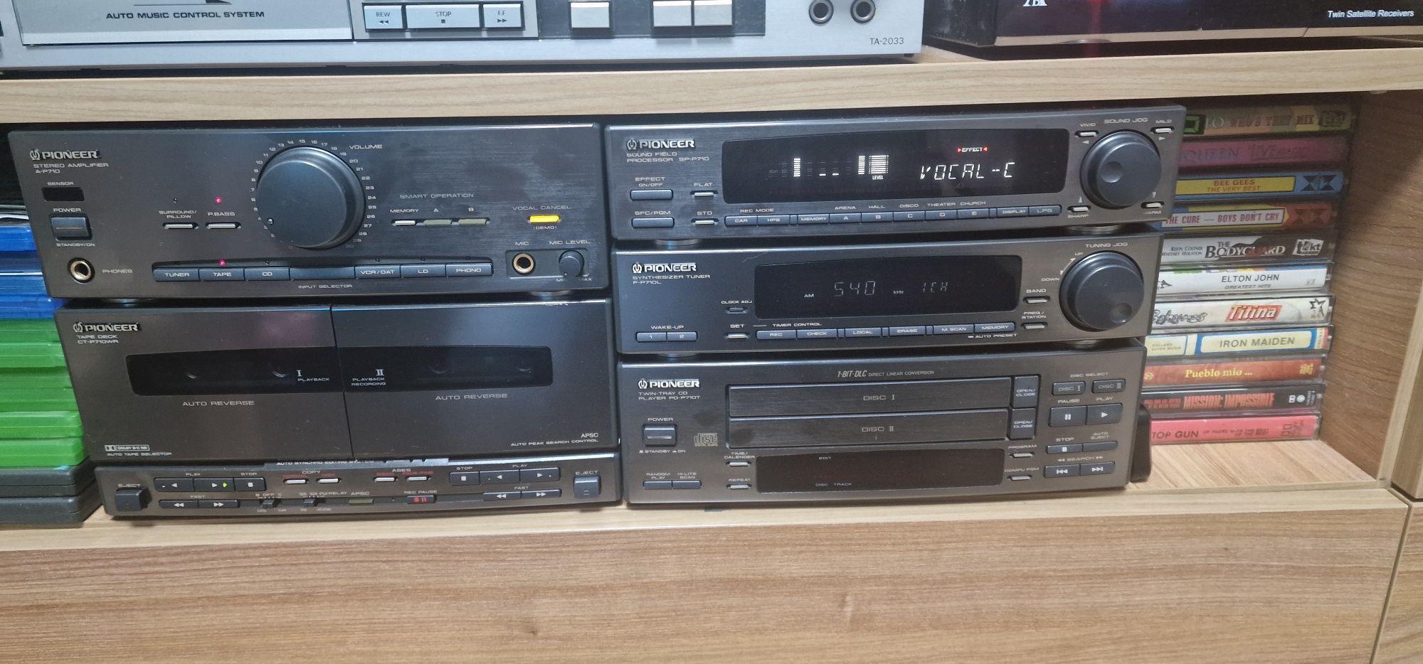 Wieża Pioneer 710 z aiwa kolumnami.