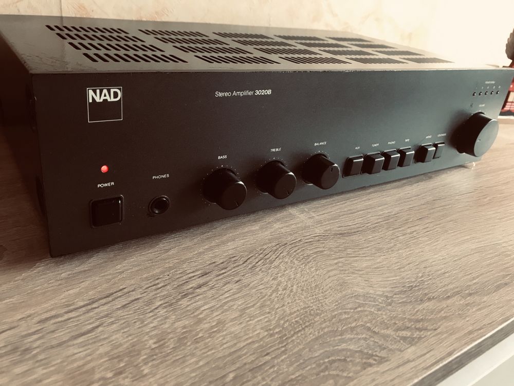 NAD 3020 B Stereo Amplifier !