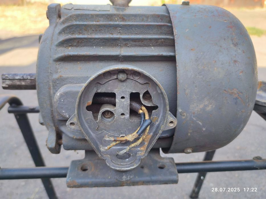 Електродвигун 2,2 кВт/ 1430 об.хв/28 мм