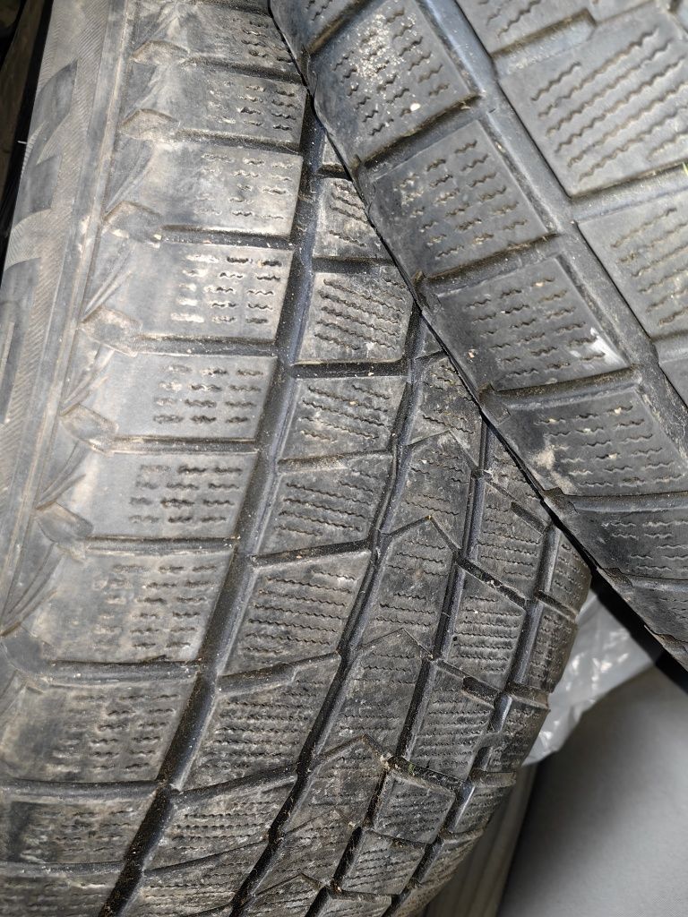 Продам зимнюю резину 285 60 R18
