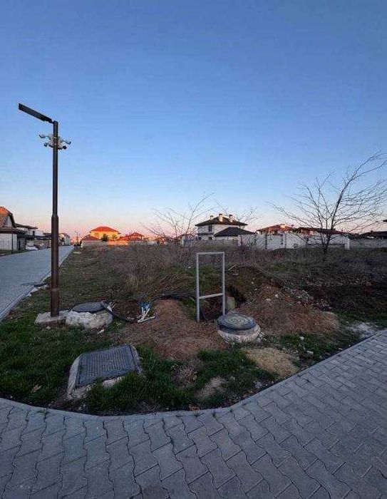 Угловой участок 8,4 сотки в ЖМ Дайберг. Застроенная часть. 1Y15